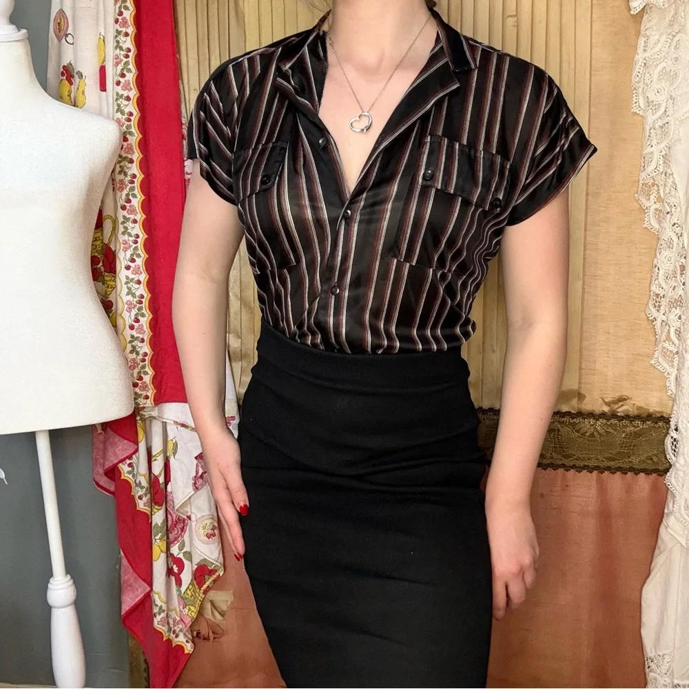 Vintage 1960’s Elegant Striped Button-Down Shirt - Picture 6 of 8
